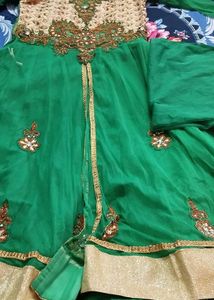 Green &amp; Gold Embellished Lahinga Coti Dupatta