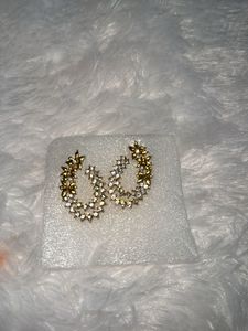 ✨ Funky Elegance Combo – Earrings + Maangtika Set!