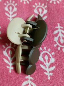 Beige Geometric Hair Claw Clip