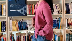 Rosewood V-Neck Long Sleeve Top