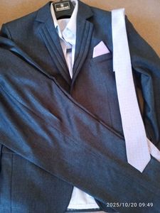 Men&#39;s Grey Suit &amp; Tie Set