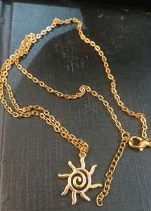 Sunburst Locket With Anti Tarnish Golden Chain
