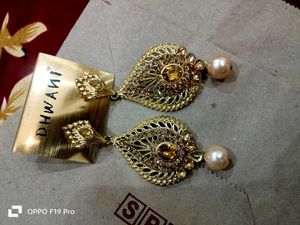 2 Earrings