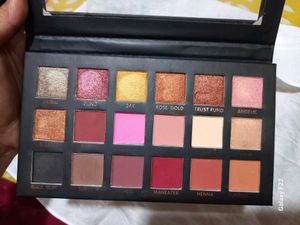 Huda Beauty Eyeshadow Palette(DUPE)