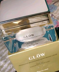 Myglamm GLOW Iridescent Brightening Moisturising Cream