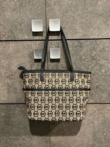 👜 Authentic Michael Kors Tote – new
