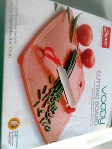 Vegetable Cutting Board with Safety Knife
