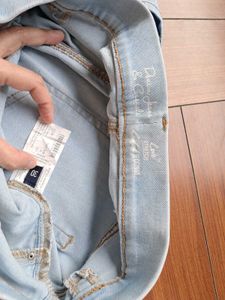Light Blue Denim Jeans And Casual Jaggings