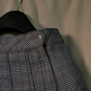 H&amp;M Grey Plaid Pleated Skirt