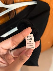 zudio Black V-Neck Crop Sweater