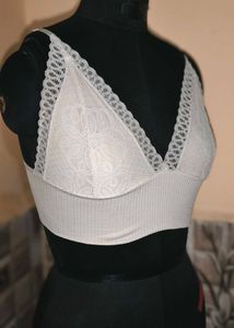 SizeS/M 🎁Buy 2 Get 1 Free 🎁White Lace Bralette