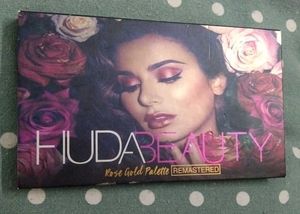 Huda Beauty Eyeshadow Palette
