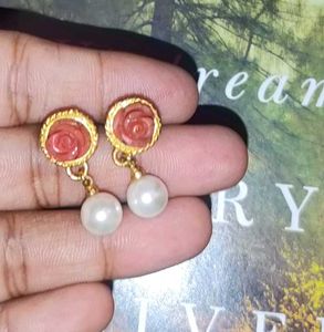 Pati&#39;s Rose Pearl Earrings