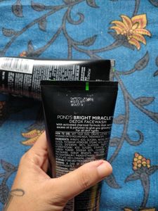 All New Pond&#39;s Detox Face Wash