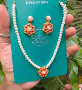 Elegant Pearl Necklace With Earrings