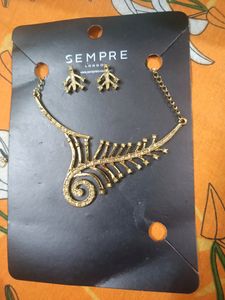 Beautiful Necklace With Earrings