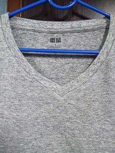 Uniqlo Grey tshirt