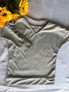 Avicinar Homme Cutout Sleeve Top