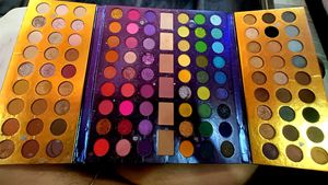 UCANBE  Eyeshadow Palette