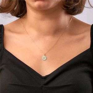 White Flower Gold Plated Pendant Set 🌸