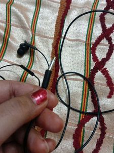 Black Wired Earbuds