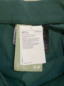 H&amp;M women’s Green Shorts (M)