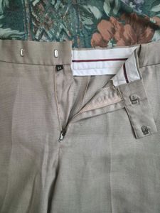 Light Beige Formal Trousers – Size 32(Loose Fit)