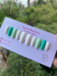 Press-On Nail Set