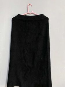 Chic Black Ribbed Knit Long Skirt with Slit