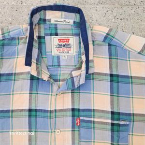 Levi&#39;s Plaid Shirt