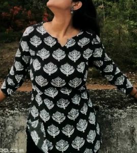 Black &amp; White Leaf Print Short Kurti Top