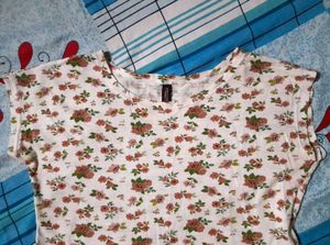 White Floral Print Crop Top Women&#39;s Tshirt 🌸🤍