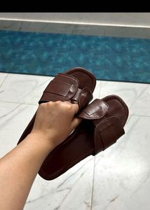 Brown Flats ✨