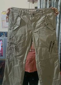Khaki Material Cargo Baggy Pants 🫠