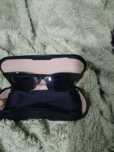 Cat eye sunglasses with UV lens