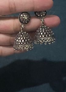 Pair Of Jhumkas