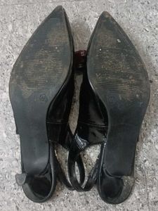 Pointed Toe Black Slingback Heels