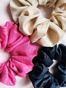 SCRUNCHIES 🎀