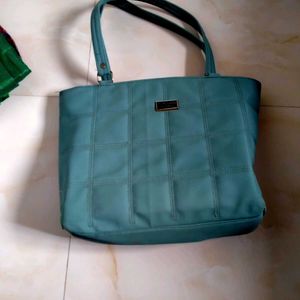 a elegant hand bag