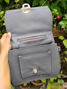 STYLISH LEATHER SLINGBAG