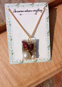 Pearl &amp; Dried Floral Resin Pendant
