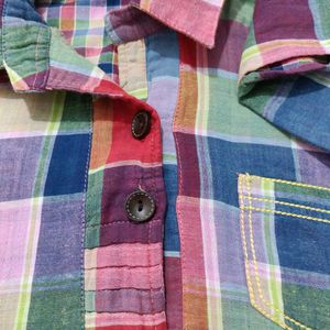 Multi-colored shirt Style
