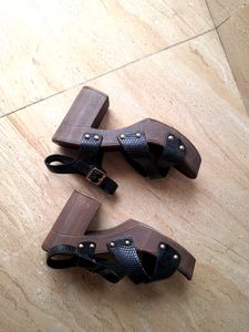 Black Criss-Cross Strap Sandals