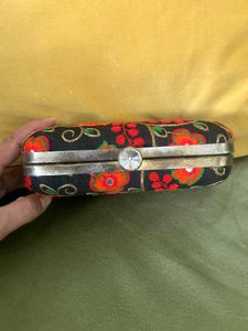 Floral clutch