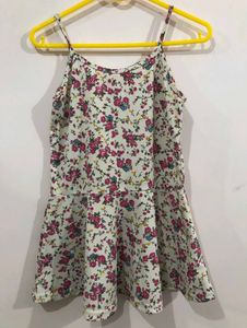 Cute White With Multicolour Flower Top 😻🌺💮🌷🪷