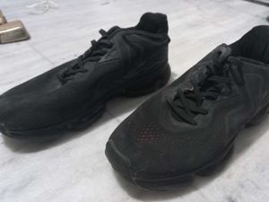 Black Sport Shoes..