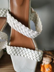Unused White Stylish Party Wear Sandal