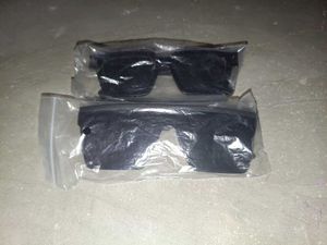 Side And Lunch Bag With 2 Sunglasses