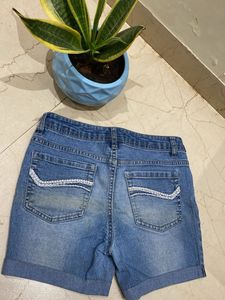 Squeeze Denim Shorts