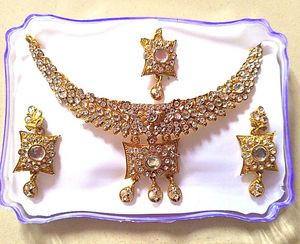 BEAUTIFUL Necklace Set